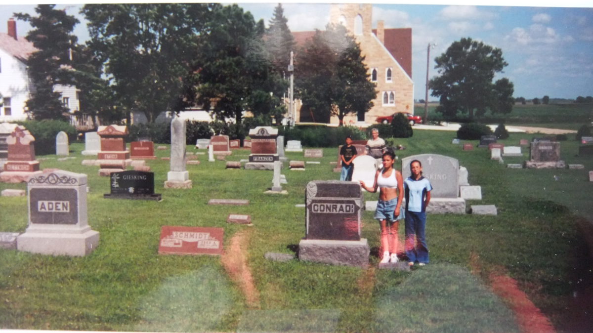 Iowa graveyard Family